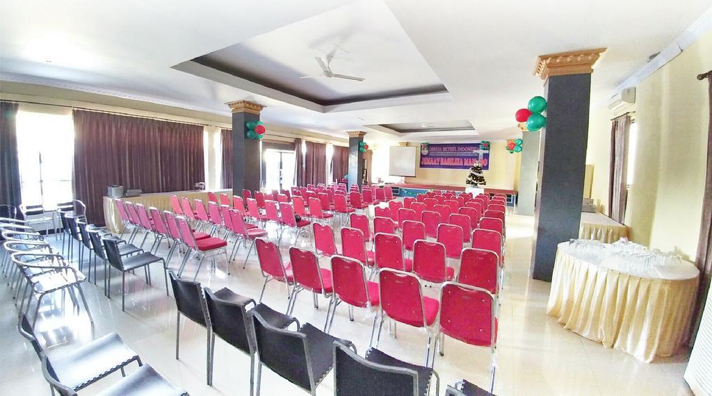 Quint Hotel Manado Exterior photo