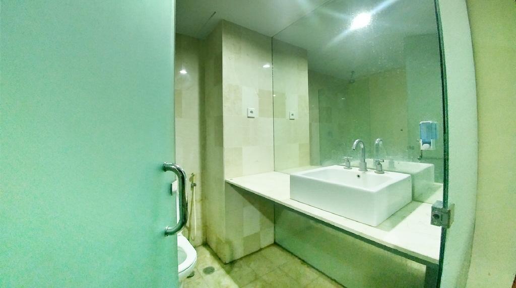 Quint Hotel Manado Exterior photo