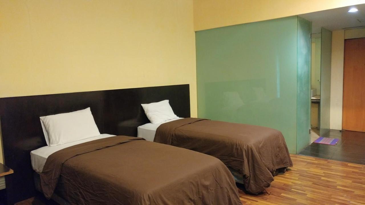 Quint Hotel Manado Exterior photo